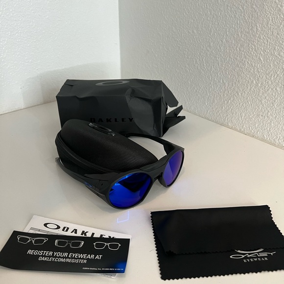 Oakley Cliden black frame blue lens sport glasses